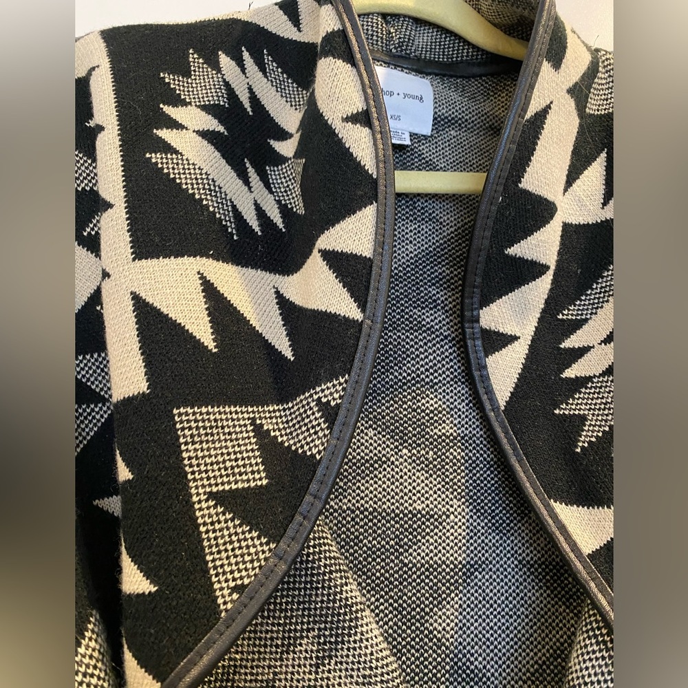 Aztec patterned tie sweater - Picture 2 of 4